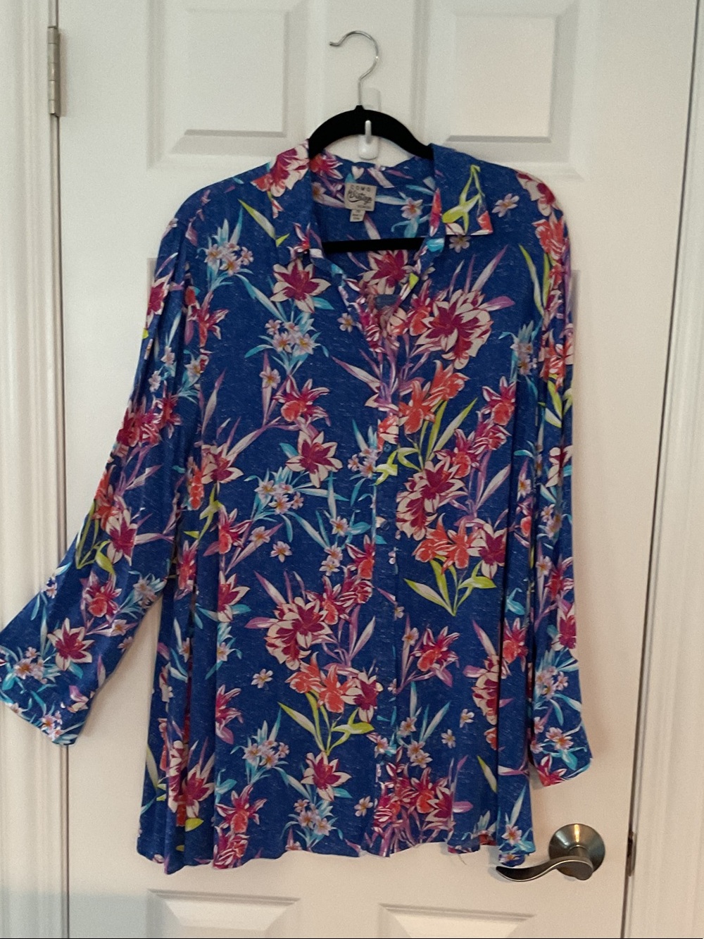 Como Vintage Blue Floral Button-Front Tunic with Pink & Green Accents